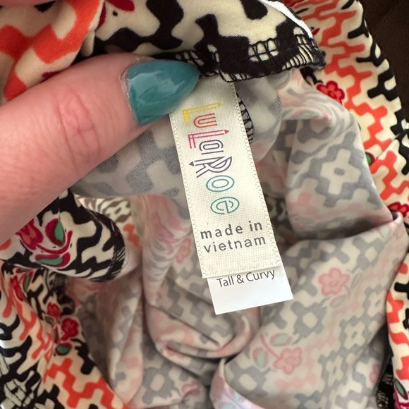 Lot of LulaRoe Leggings - Tall and Curvy (never worn) - Picture 10 of 14